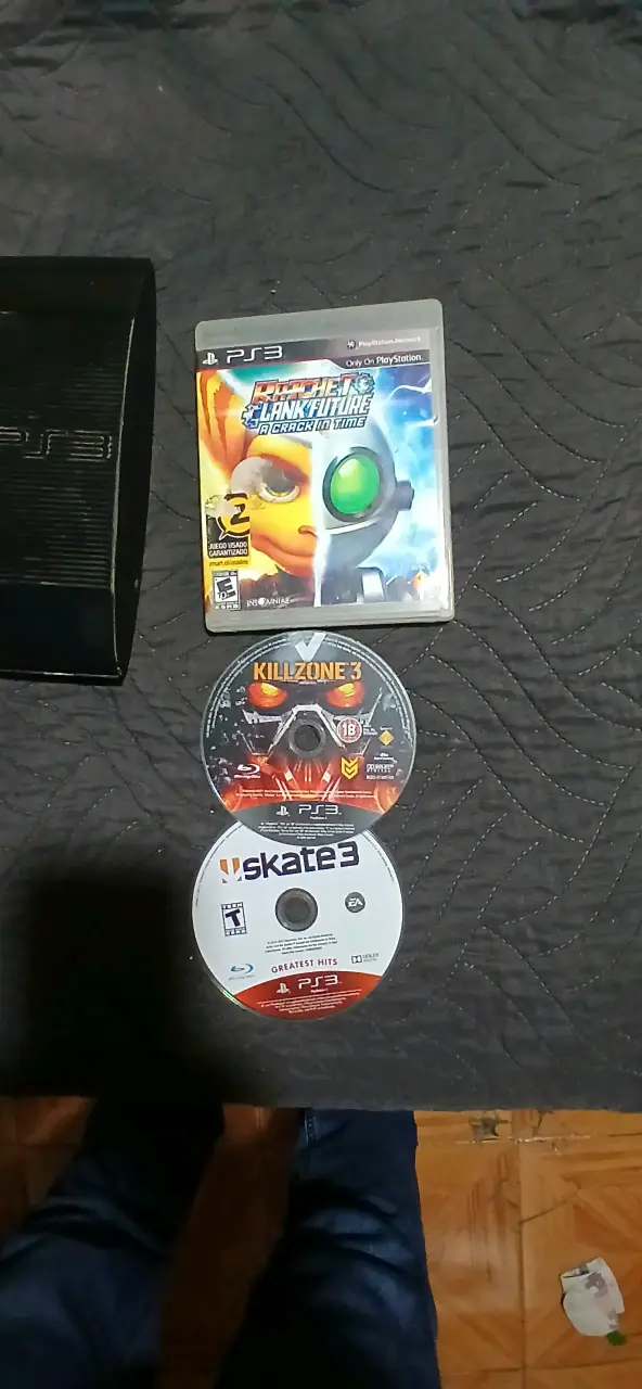 Consola PlayStation 3 con juegos y controles - 6