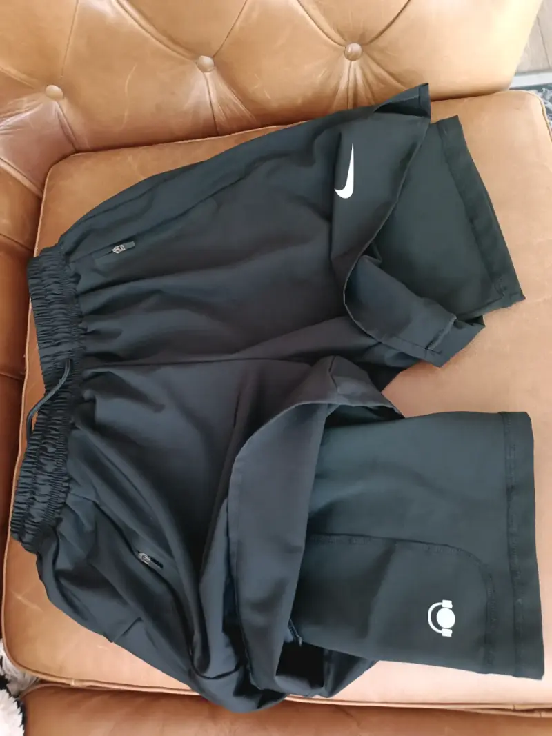 Shorts deportivos negros Nike para hombre - 1