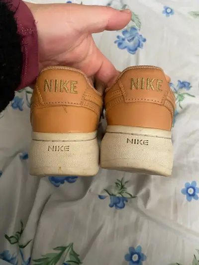 Zapatillas  Nike color camel talla 38 (25cm) - miniatura 2