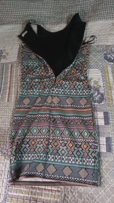 Vestido ajustado con estampado geométrico - miniatura 2