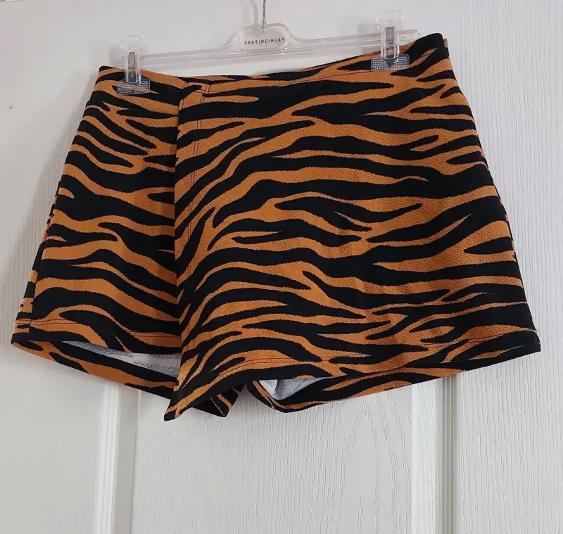 Shorts con estampado animal print