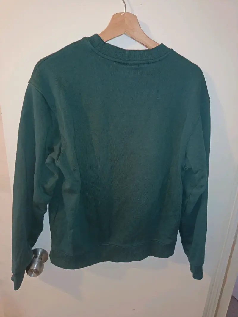Polerón negro H&M con logo bordado - 2