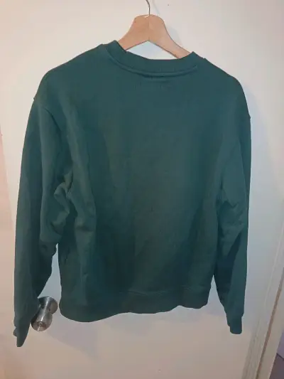 Polerón negro H&M con logo bordado - miniatura 2