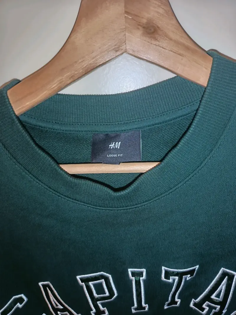 Polerón negro H&M con logo bordado - 3