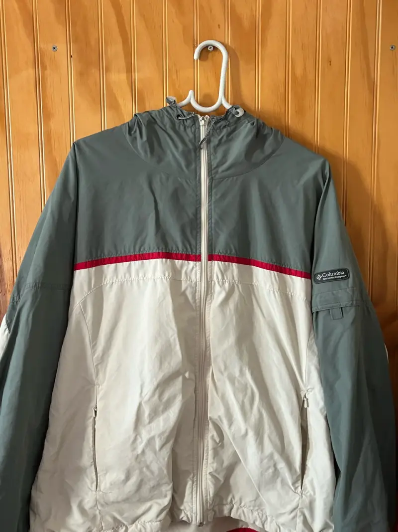 Cortaviento Columbia gris y blanca - 1