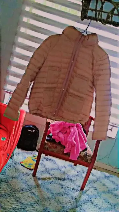 Chaqueta acolchada beige para invierno - miniatura 1