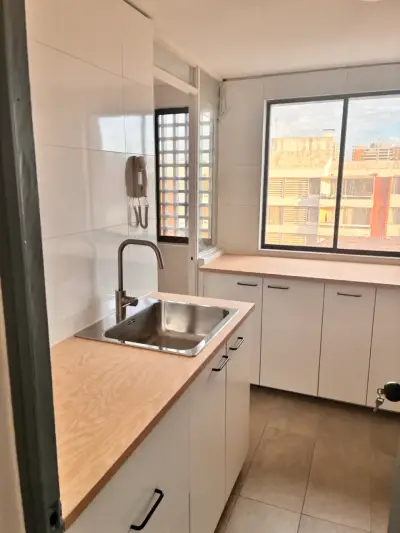 Departamento en arriendo con balcón y cocina equipada - miniatura 3