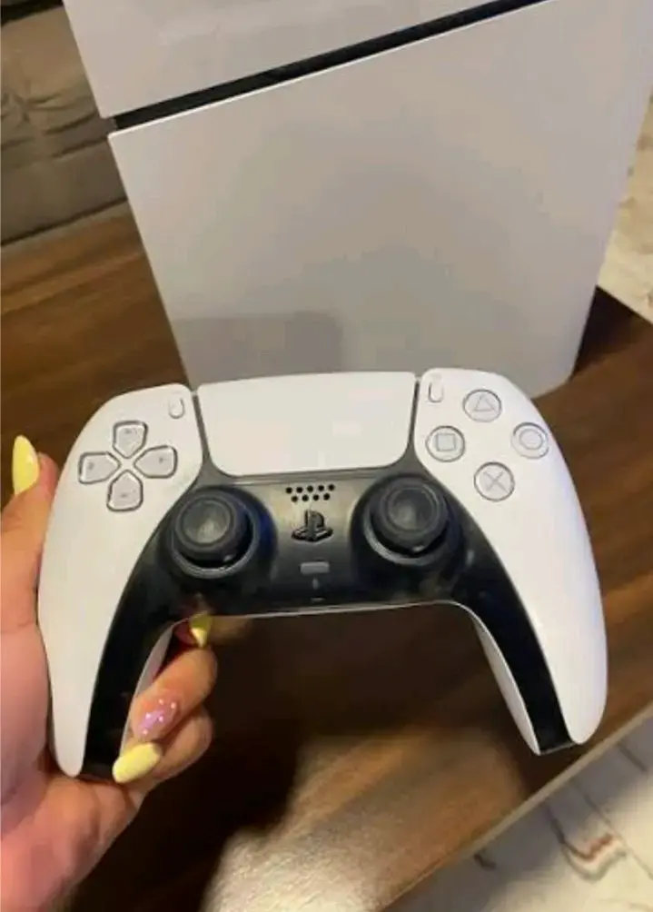 Consola PlayStation 5 con control DualSense - 3