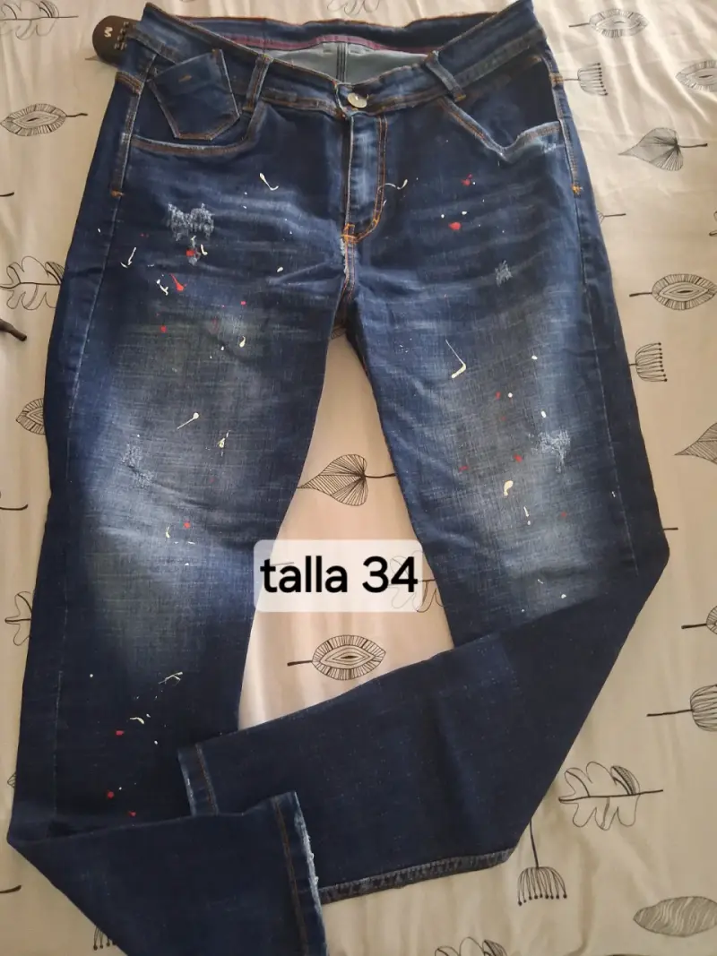 Jeans azul con diseño de pintura talla 34