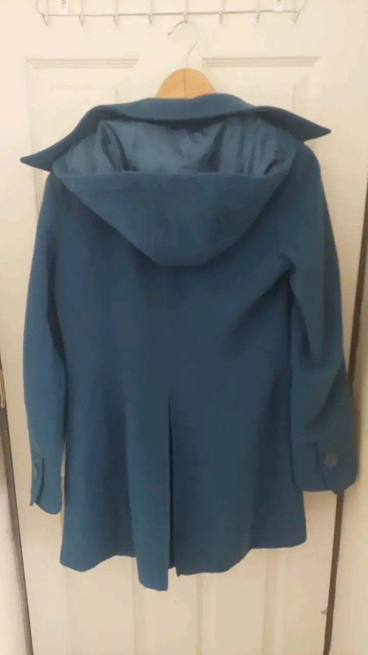 Abrigo azul con capucha para mujer - 3