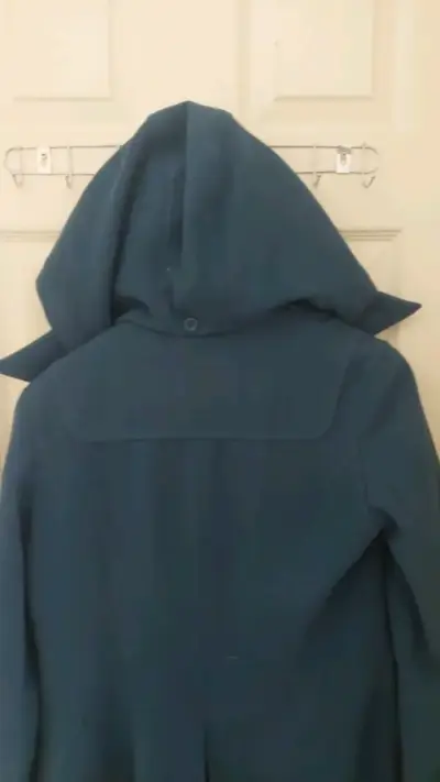 Abrigo azul con capucha para mujer - miniatura 5