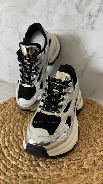 Zapatillas deportivas plateadas y negras para mujer - miniatura 4