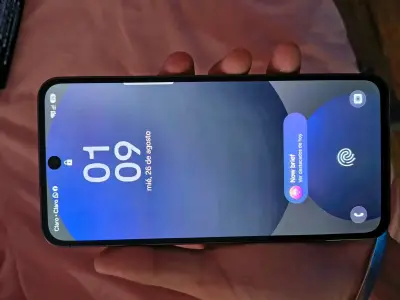 Samsung Galaxy S24 FE con caja y cargador - miniatura 3
