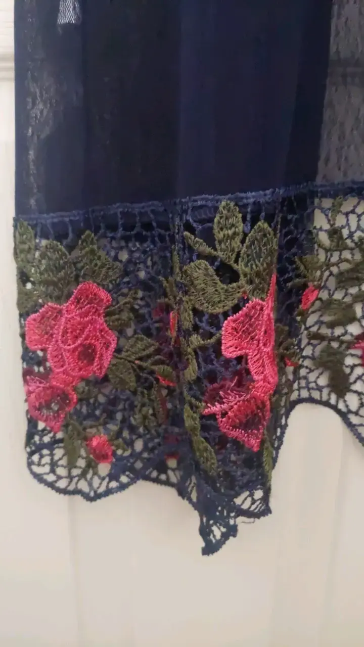 Kimono de encaje azul con bordado floral - 5