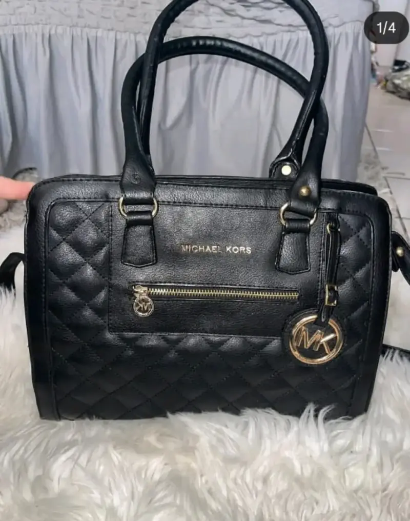 Bolso de mano negro Michael Kors con diseño acolchado - 1