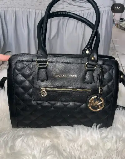 Bolso de mano negro Michael Kors con diseño acolchado - miniatura 1