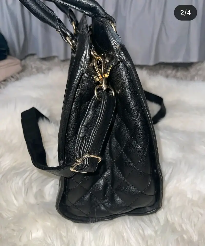Bolso de mano negro Michael Kors con diseño acolchado - 2