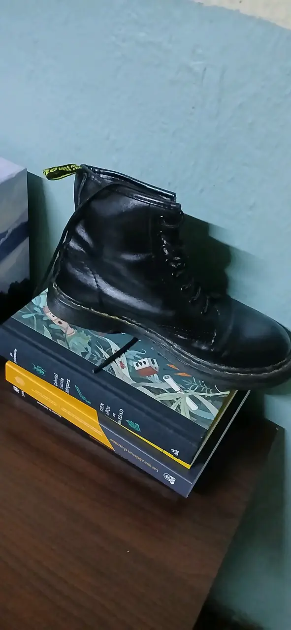 Botas negras de cuero estilo militar - 2