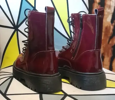 Botas de charol burdeos con plataforma - miniatura 1