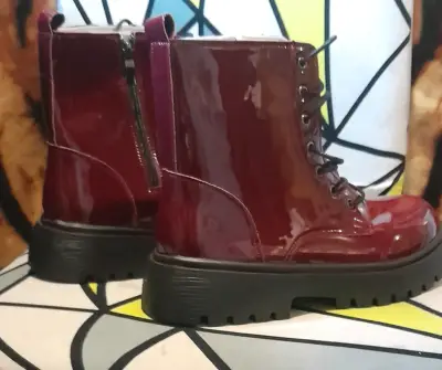 Botas de charol burdeos con plataforma - miniatura 2