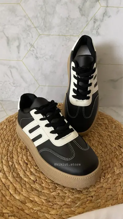 Zapatillas urbanas negras y blancas - miniatura 3