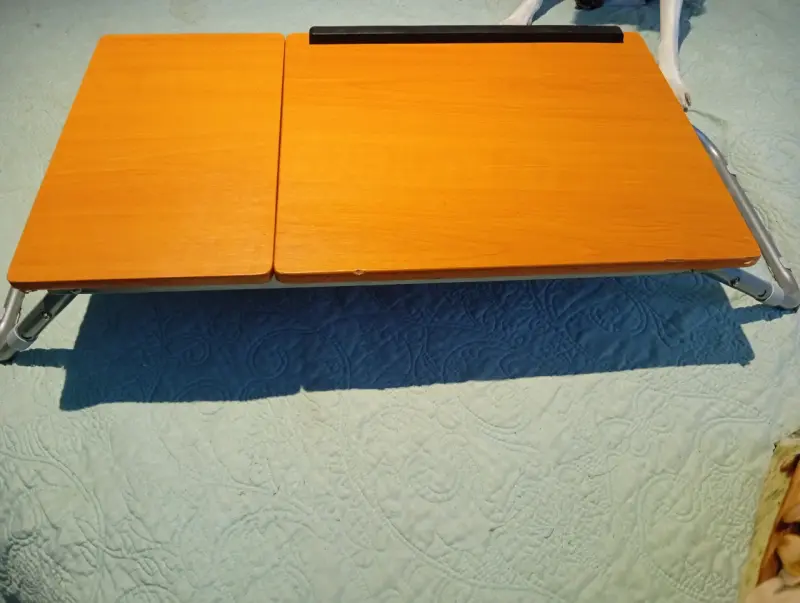 Mesa plegable ajustable para laptop - 1