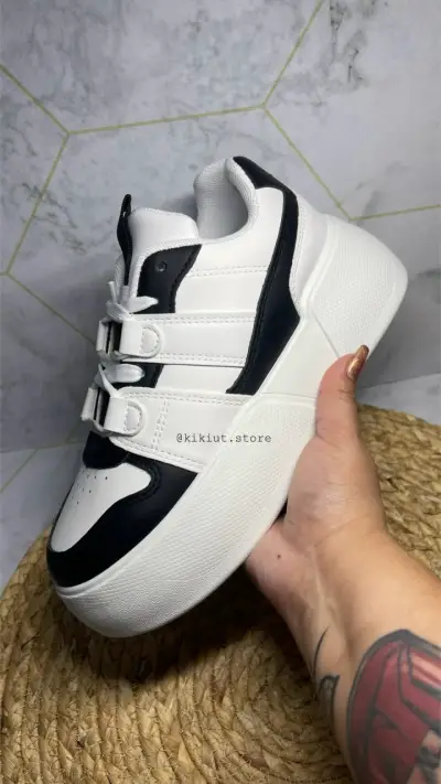 Zapatillas deportivas blancas y negras unisex - miniatura 1