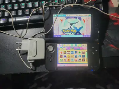 Consola Nintendo 3DS XL con cargador desbloq... - miniatura 1