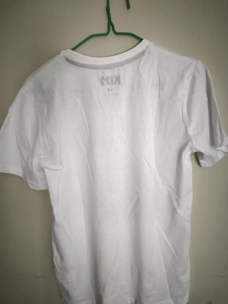 Polera blanca de Kiss con diseño gráfico - 2