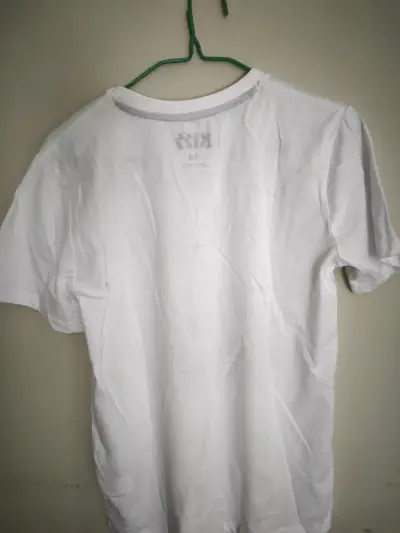 Polera blanca de Kiss con diseño gráfico - miniatura 2