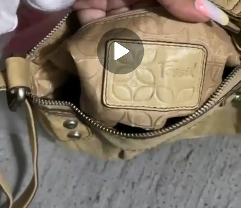 Cartera beige de cuero Fossil con correa ajustable - 2