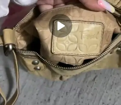 Cartera beige de cuero Fossil con correa ajustable - miniatura 2
