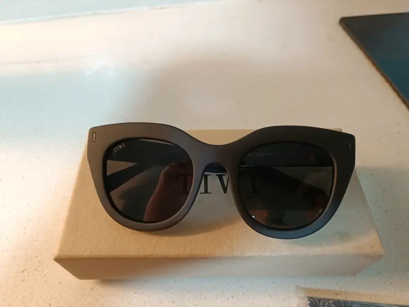 Gafas de Sol Tiwi Negras con Estuche - 2