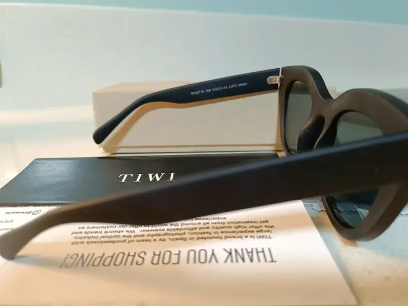 Gafas de Sol Tiwi Negras con Estuche - 3