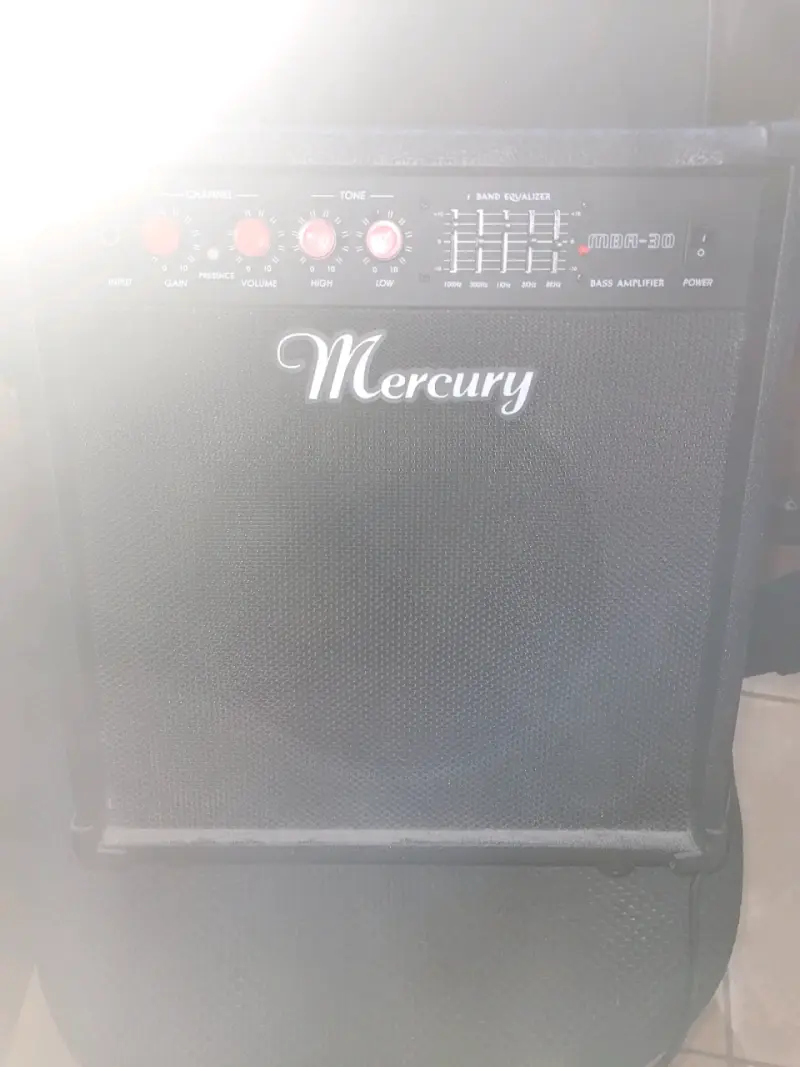 Amplificador de bajo Mercury MBA-30