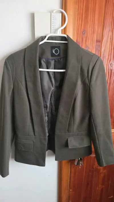 Blazer de Mujer Verde Oliva Marca IO - miniatura 1
