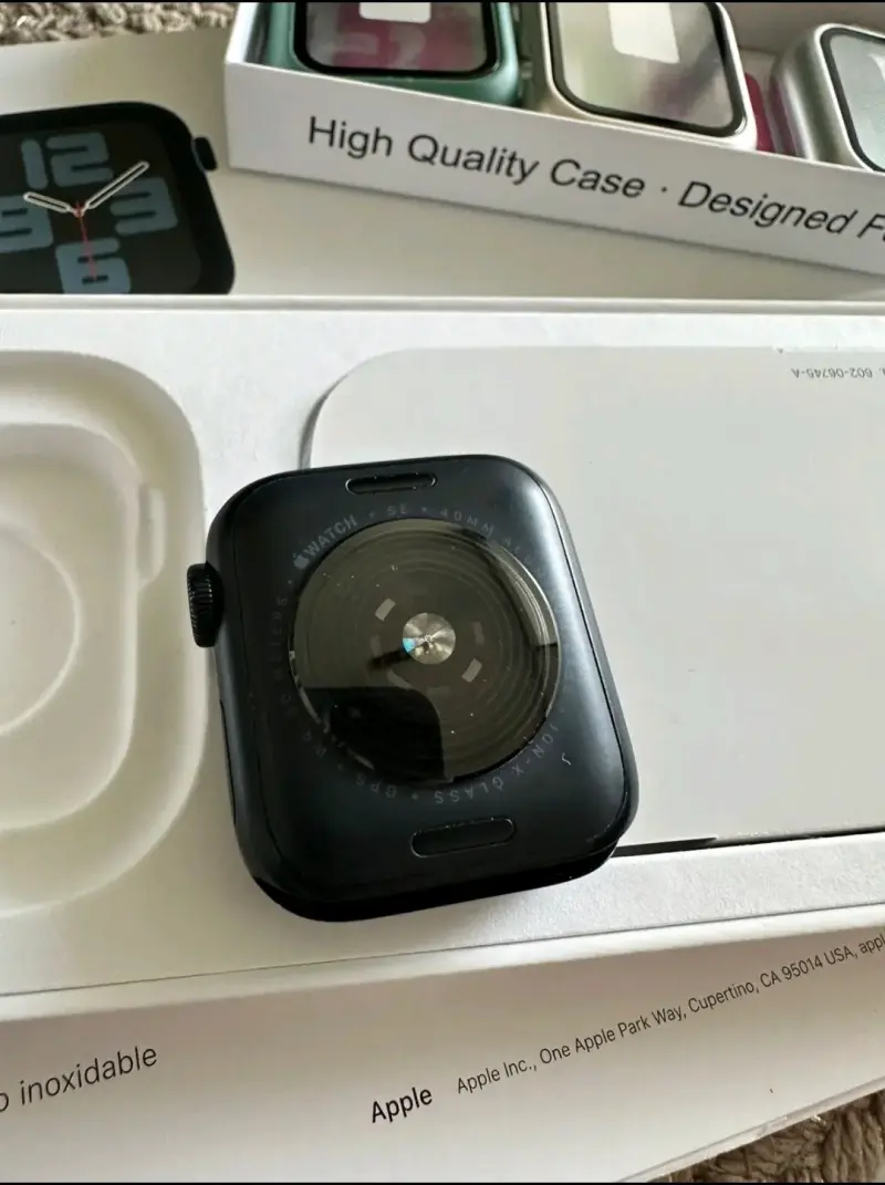 Apple Watch SE 40mm con Correa Deportiva - 1