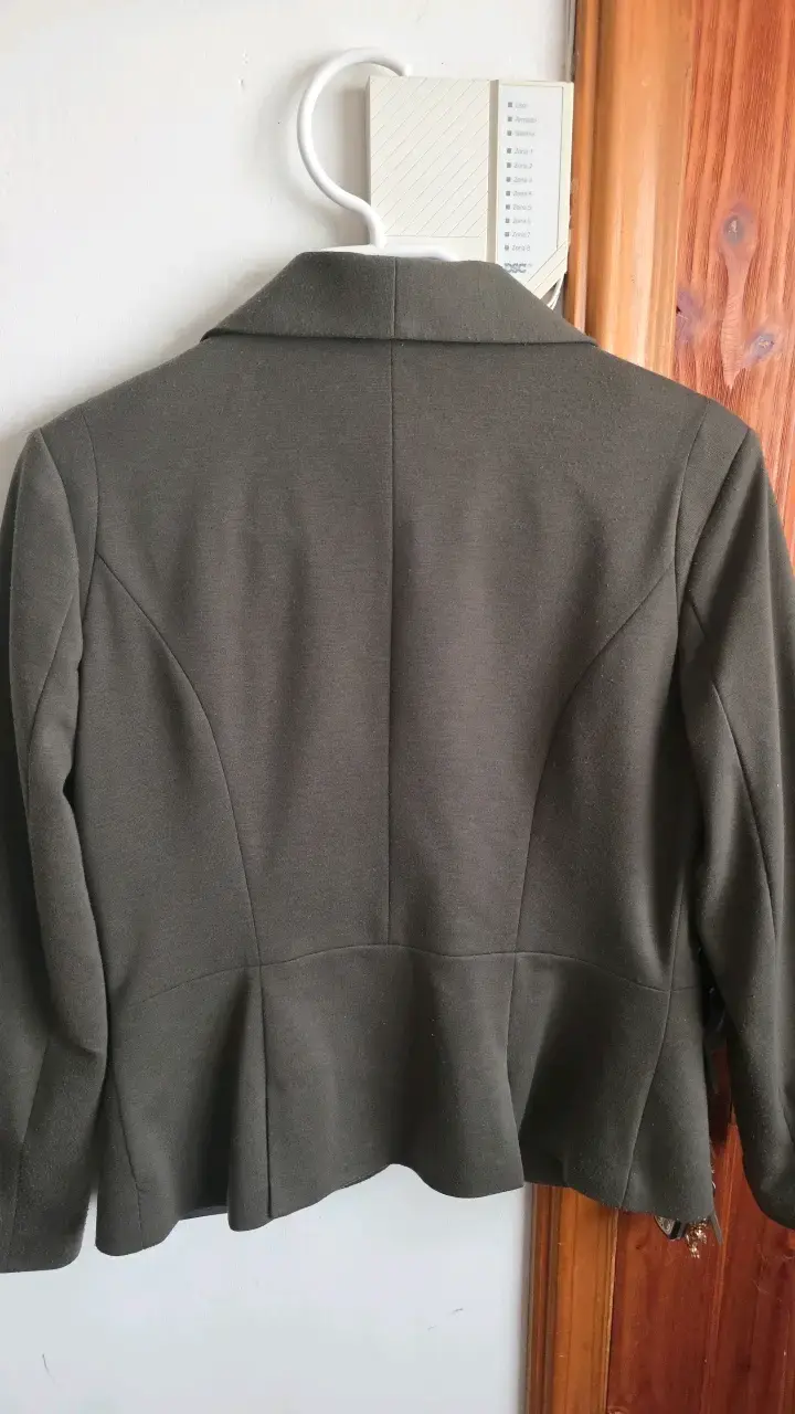 Blazer de Mujer Verde Oliva Marca IO - 4