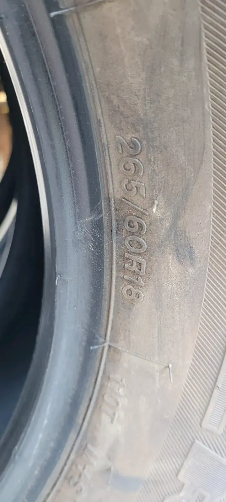 Juego de 4 neumáticos Bridgestone 265/60R18 usados - 2