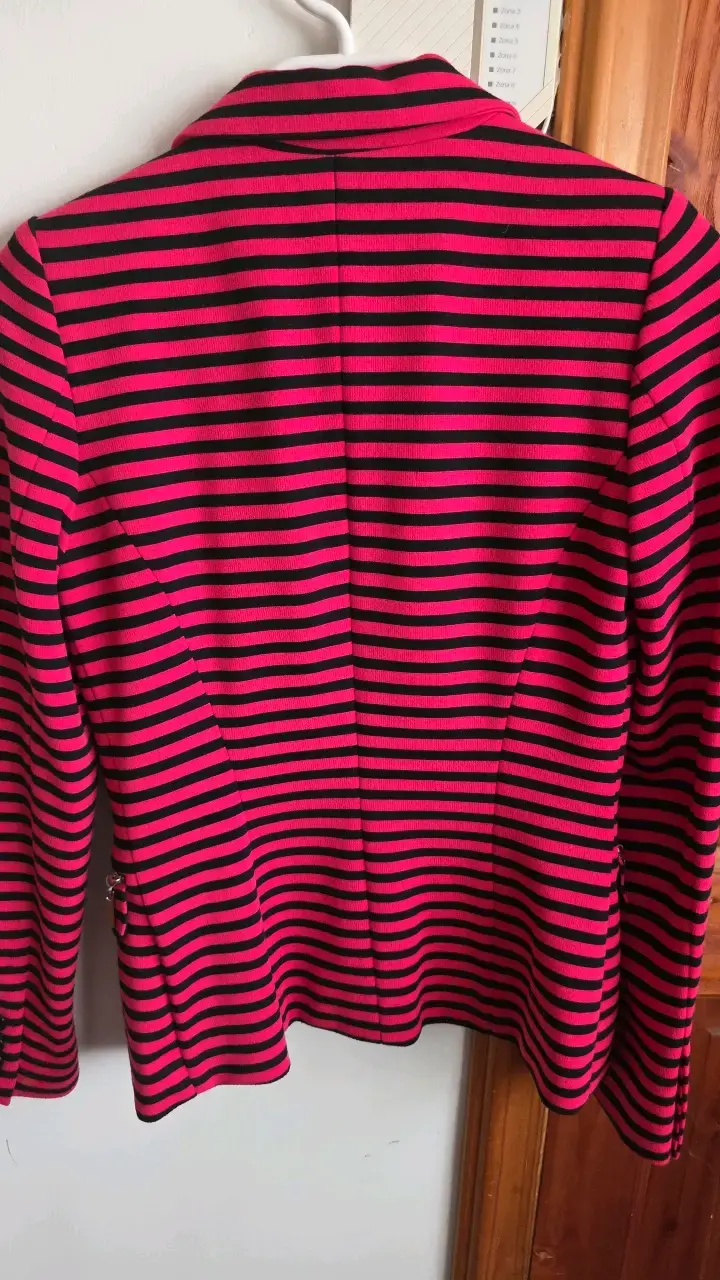Blazer a rayas rojo y negro para mujer - 4