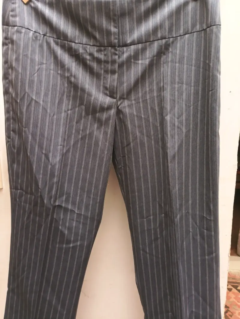 Pantalones de vestir a rayas grises para hombre - 2