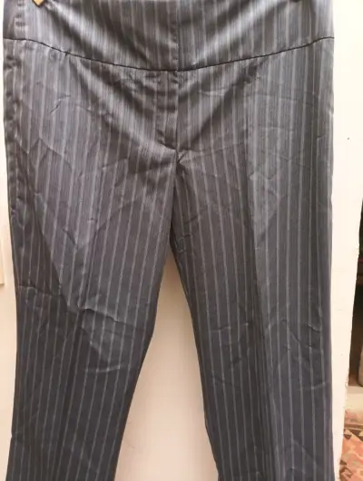 Pantalones de vestir a rayas grises para hombre - miniatura 2
