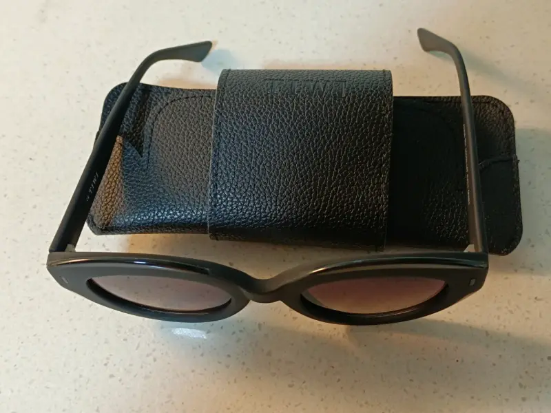 Gafas de Sol TIWINegras con Estuche - 1