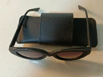 Gafas de Sol TIWINegras con Estuche - miniatura 1