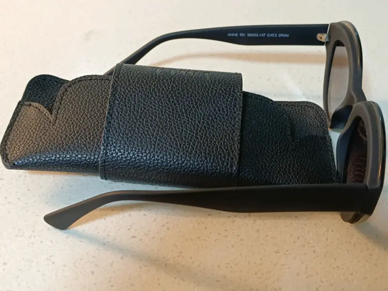 Gafas de Sol TIWINegras con Estuche - 3