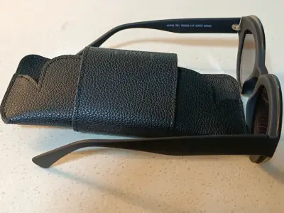 Gafas de Sol TIWINegras con Estuche - miniatura 3