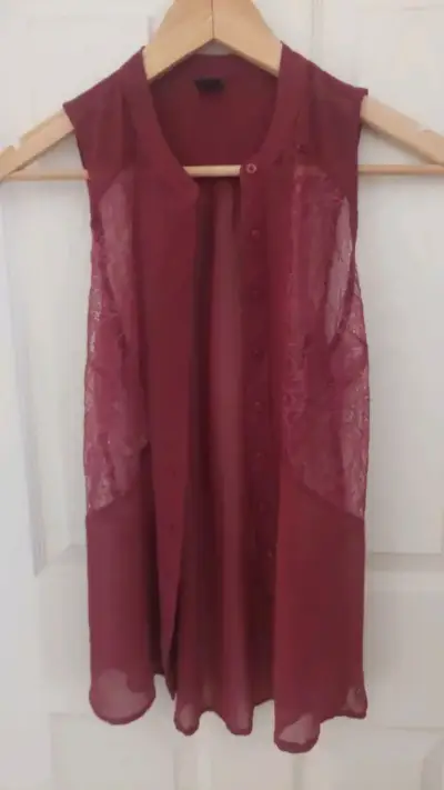 Blusa sin mangas de encaje rojo vino - miniatura 1