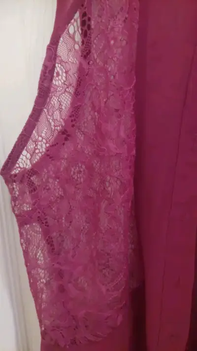 Blusa sin mangas de encaje rojo vino - miniatura 2