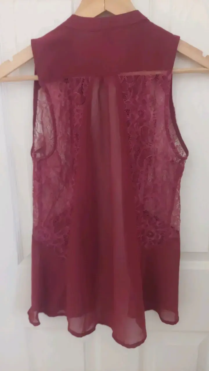 Blusa sin mangas de encaje rojo vino - 4