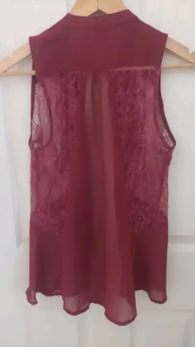 Blusa sin mangas de encaje rojo vino - miniatura 4